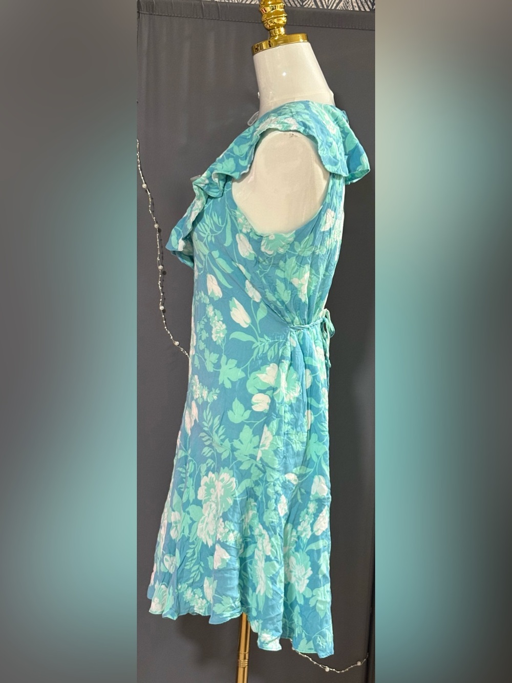 Calvin Klein Floral Challis Ruffle Hem
Dress Blue , 100% Rayon - Size 8 - Picture 7 of 17